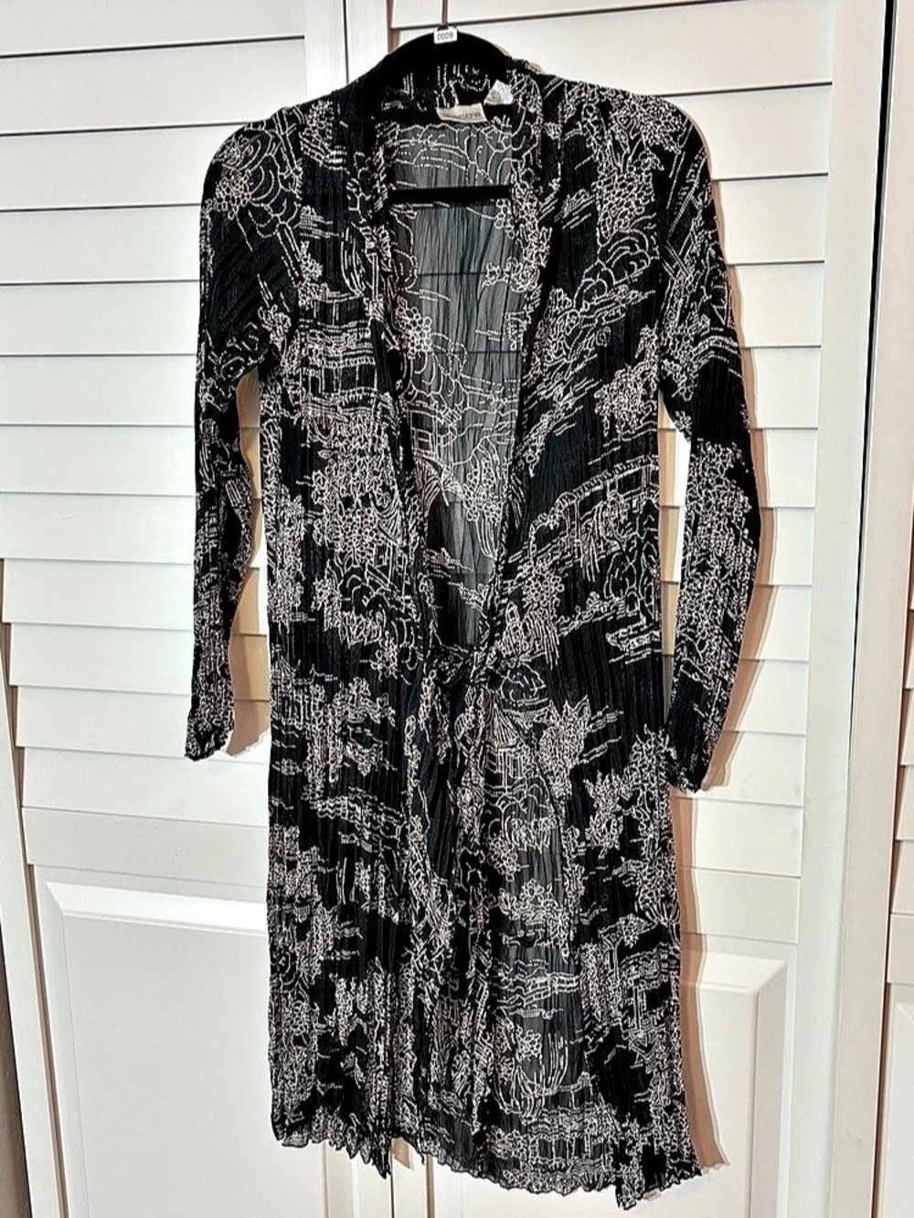 Chico’s Black White Sheer Printed Long Duster Kimono Beach Cover Up
*Beach Wear